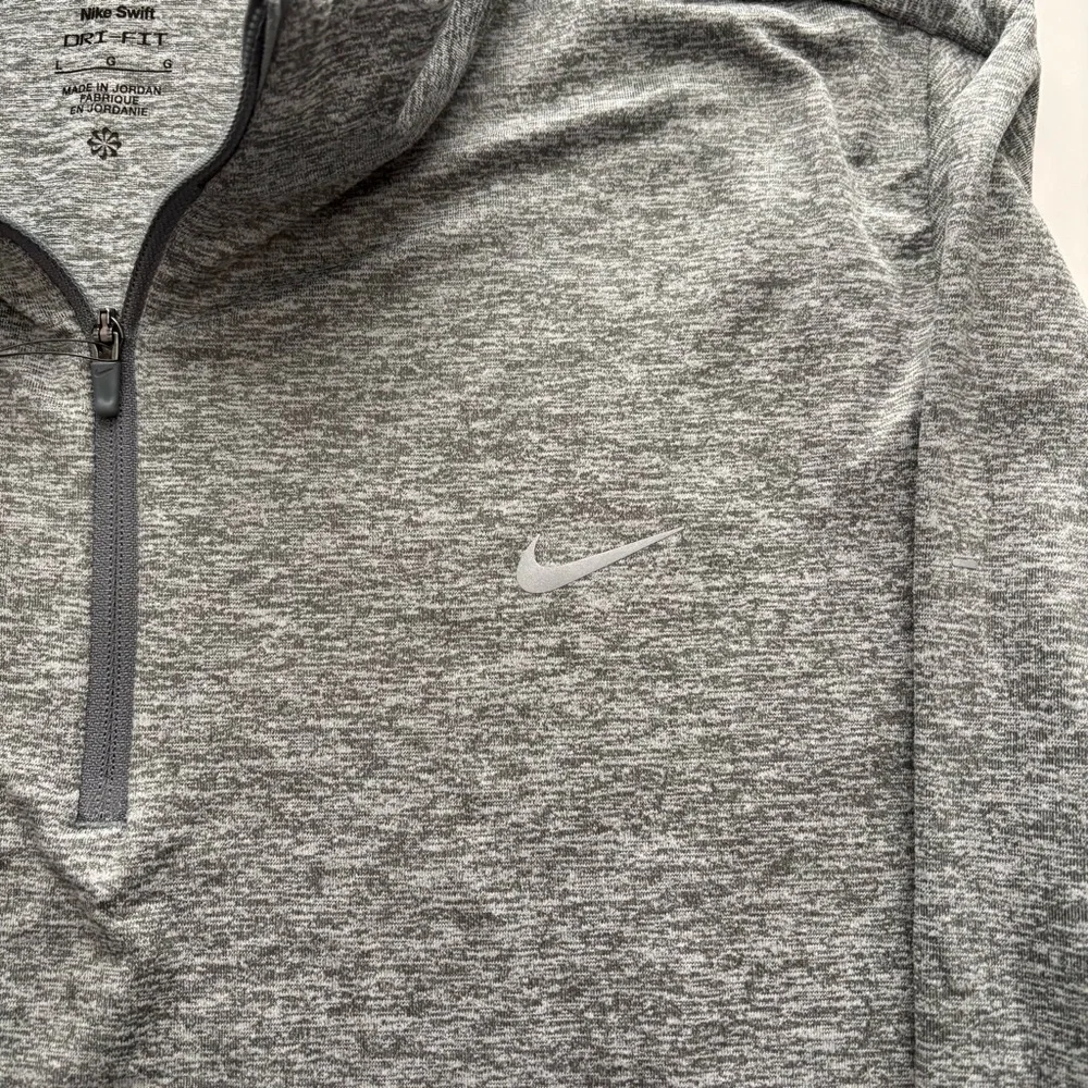 Women’s Nike Swift Dri-Fit Ultraviolet 1/4 Zip Running Top Shirt Medium MSRP $70 - Picture 3 of 6